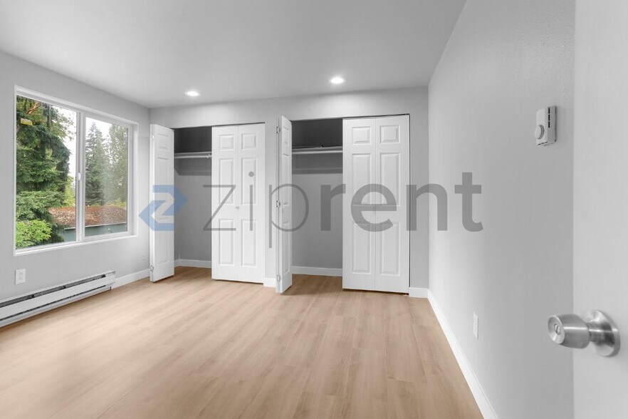 Building Photo - Unit