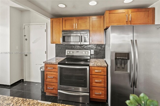 Building Photo - 4400 Hillcrest Dr