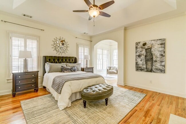 Building Photo - 704 Longleaf Dr NE