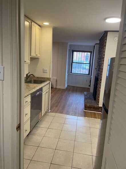 Building Photo - 32 1/2 8th St NE