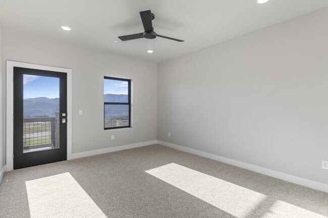 Building Photo - 1124 W Vos Cir