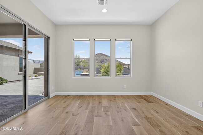 Building Photo - 10997 N 137th St