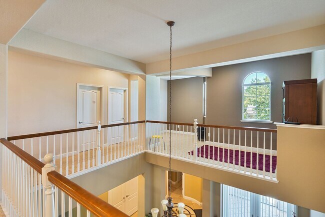 Building Photo - 9952 Spring View Way