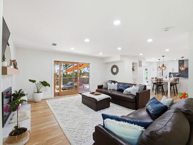 Building Photo - Freshly Refined Home with Generous Space and Timeless Appeal