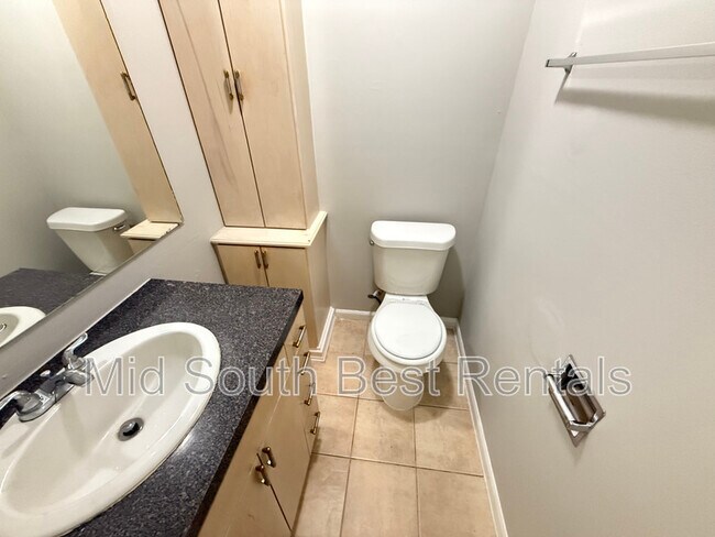 Building Photo - 3010 Ashwood Cove