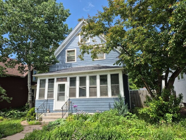 Primary Photo - Single Family Home w/ Garage in Daytons Bl...