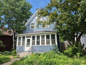 Building Photo - Single Family Home w/ Garage in Daytons Bl...