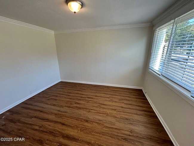 Building Photo - 427 S Macarthur Ave