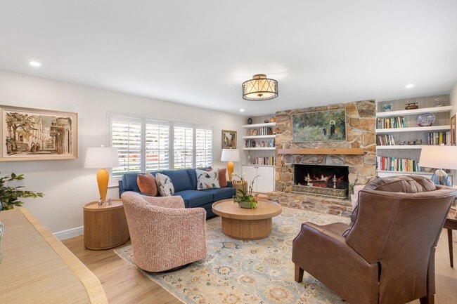 Building Photo - 4 bed, 3ba, 2 car garage home in Culbreath Heights