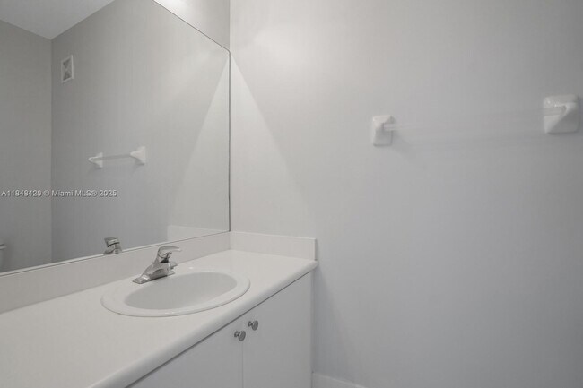 Building Photo - 1013 Shoma Dr