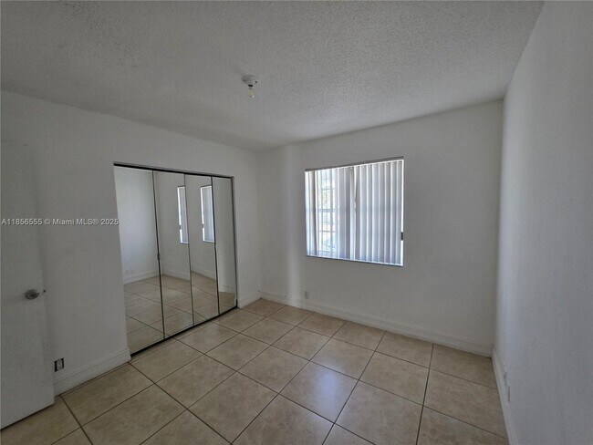 Building Photo - 15564 SW 63rd Ter