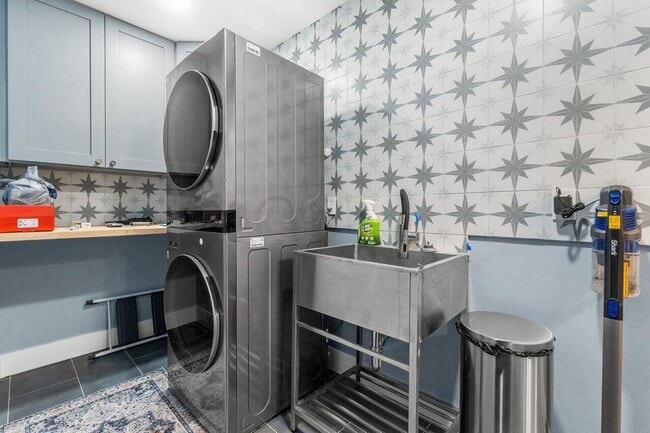 Building Photo - 17138 Waterbend Dr