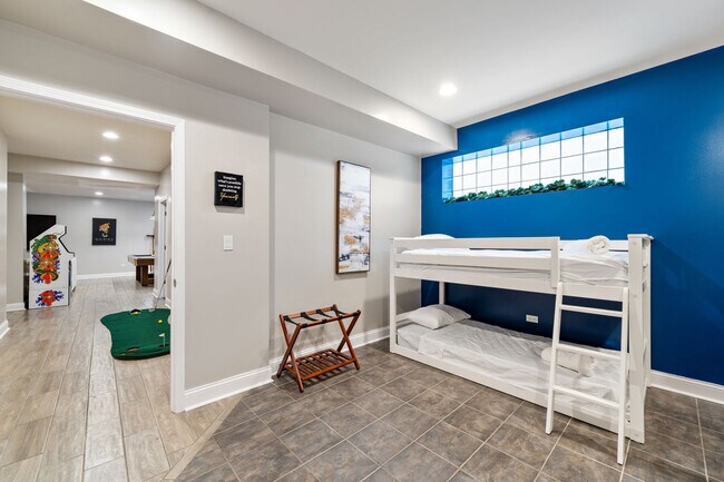 Building Photo - 2630 S Throop St