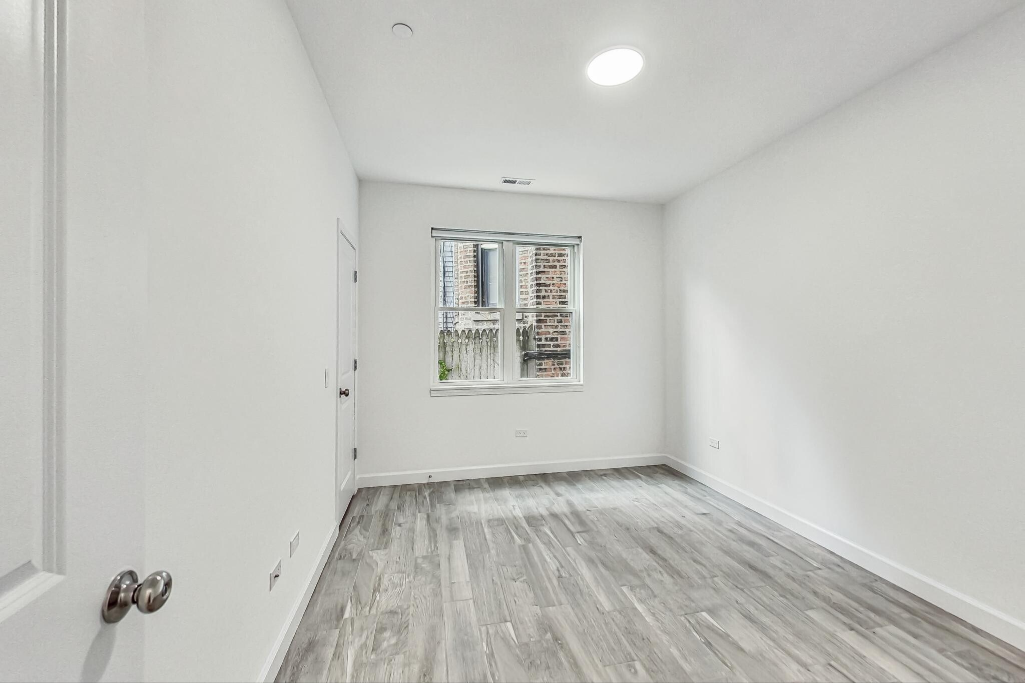 Building Photo - 6135 S Kimbark Ave