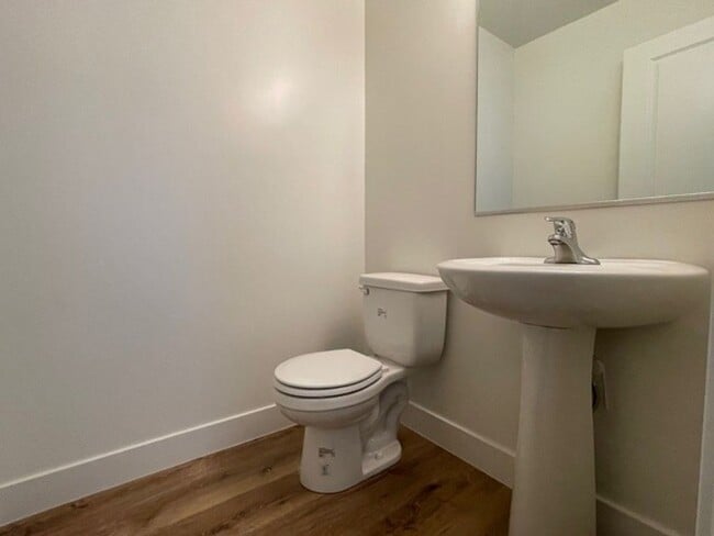 Building Photo - Desert Bluff 4 Bed Home!