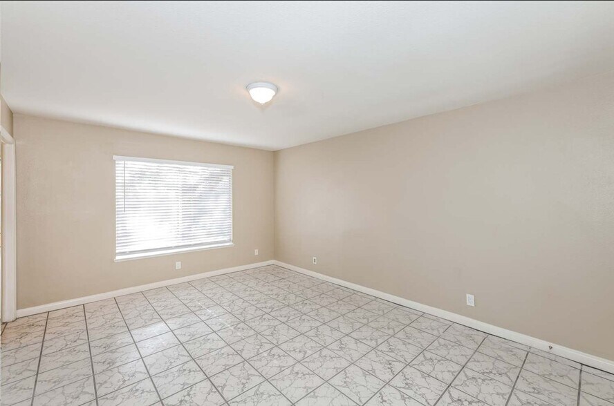 Building Photo - 346 Fuente Dr