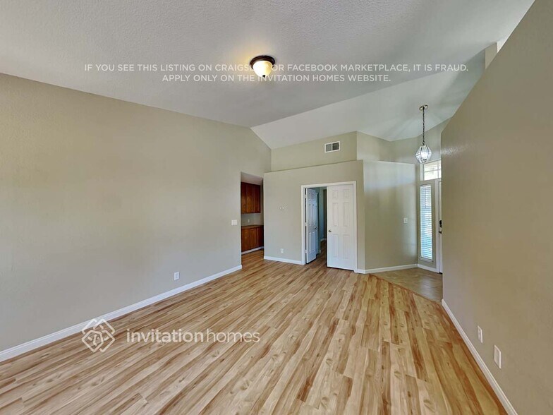 Building Photo - 8987 Meadowspring Dr