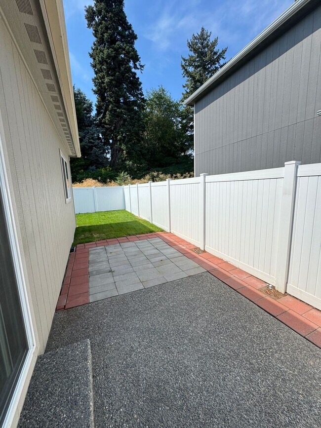 Building Photo - 706 N 29th Ave