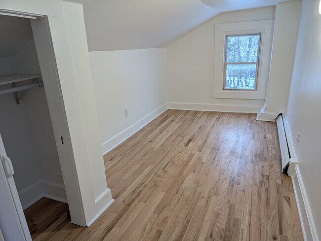 Building Photo - 64 Liberty St