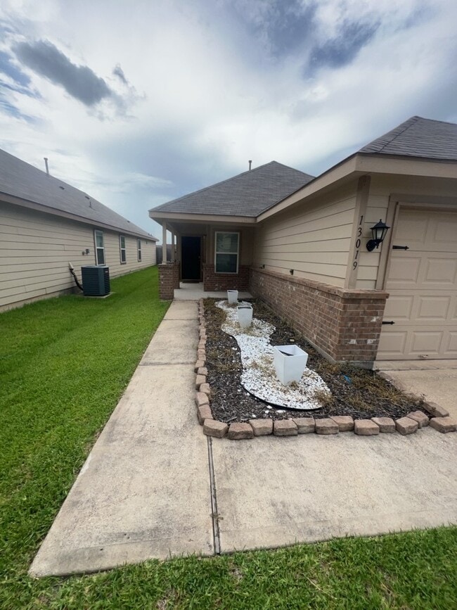 Building Photo - 13019 Italian Cypress Trail