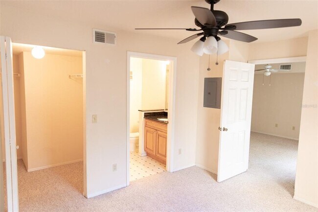 Building Photo - 822 Camargo Way