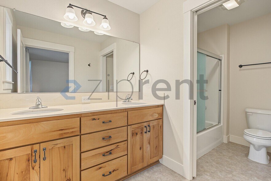 Building Photo - Unit