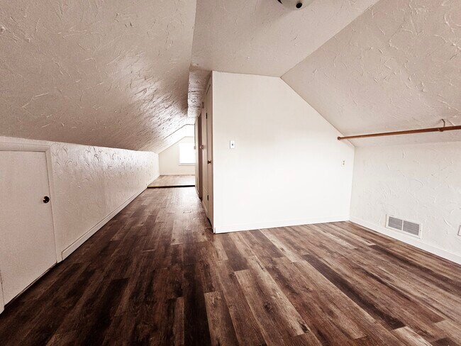 2nd floor hall & living area - 1929 Sherman Blvd