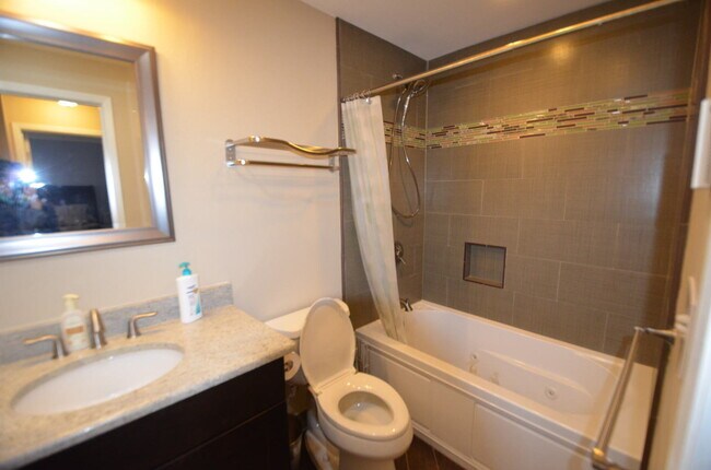 Building Photo - Warrior's Mark Condo!  Walk to town and on the bus route! Pet negotiable!
