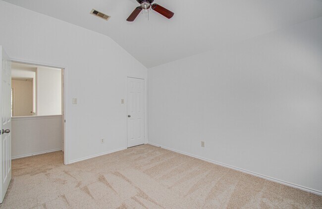 Building Photo - 743 Hallsleigh Ln