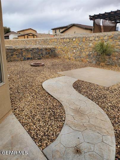 Building Photo - 14387 High Rock Dr