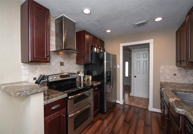 Building Photo - 17618 Autumn Trails Ln