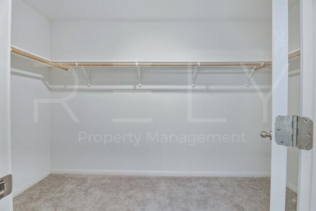 Building Photo - 220 Wonderful Life Way