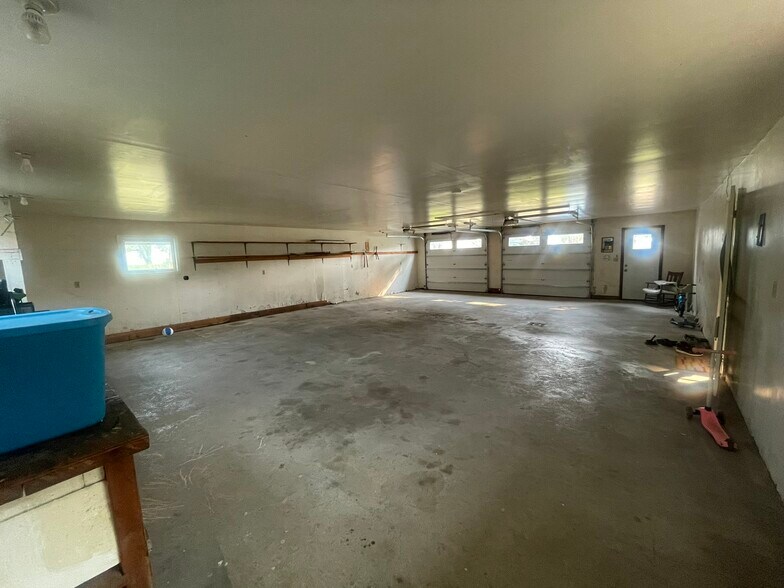 Garage Interior - 622 N Shore Dr