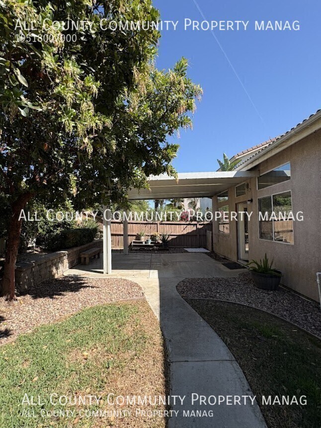 Building Photo - 39862 De Vendome Ct