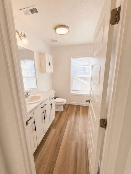 Building Photo - 5056 Folkstone Dr