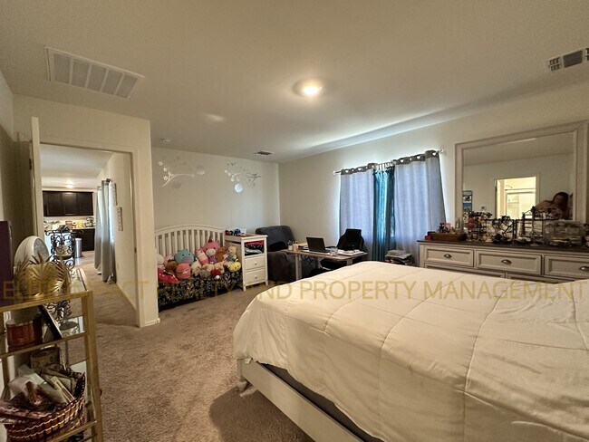 Building Photo - 6948 S Victor Dr
