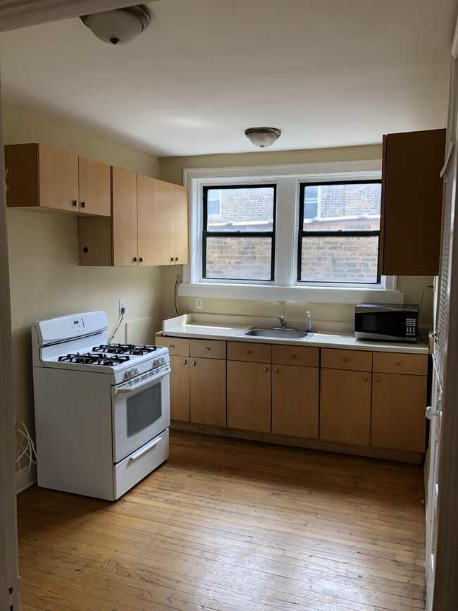 Building Photo - 6437 N Hamilton Ave
