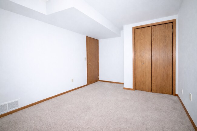 Building Photo - Moline Duplex