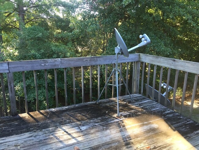 Building Photo - AVAILABLE AUGUST! [NO PETS PERMITTED]