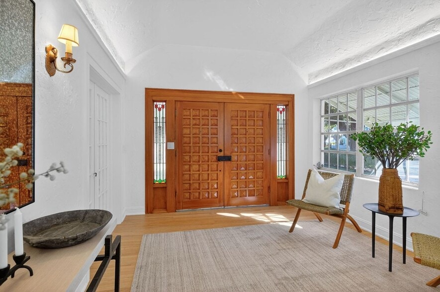 Building Photo - 1305 Alhambra Cir