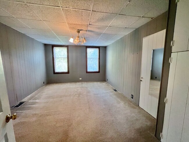 Building Photo - Unique Oakley Ranch!