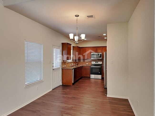 Building Photo - 412 Saddlehorn Way