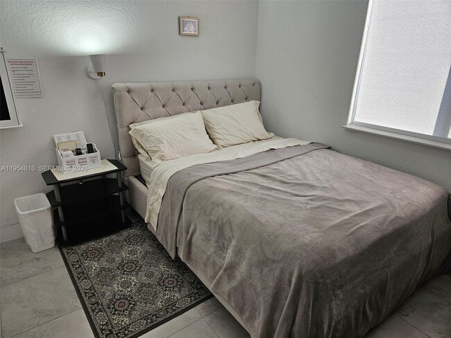 Building Photo - 701 NW 127th Pl