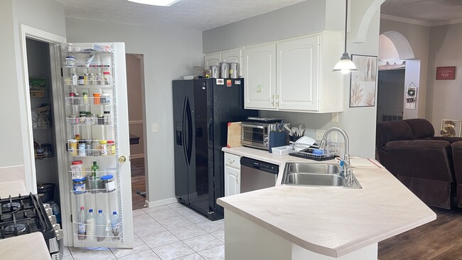 Building Photo - 6917 Minchew Ct