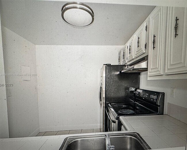 Building Photo - 496 NW 165th St