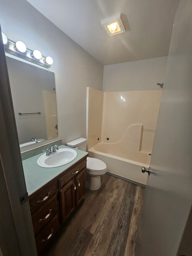 Building Photo - Yuma Duplex