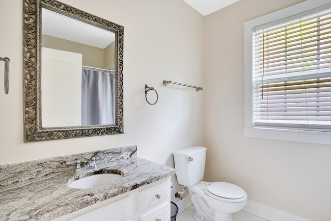 Building Photo - 1607 Knickerbocker Ave