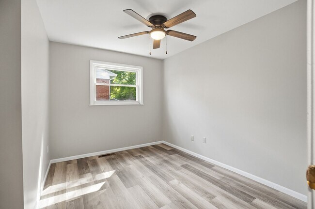 Building Photo - Three Bedroom Home with Great Outdoor Entertainment Space!