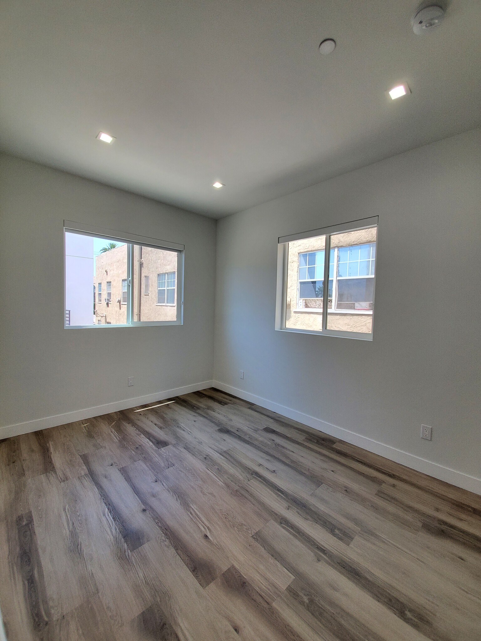 Building Photo - 2337 1/2 Crenshaw Blvd