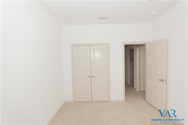 Building Photo - 2221 Jameson Ln